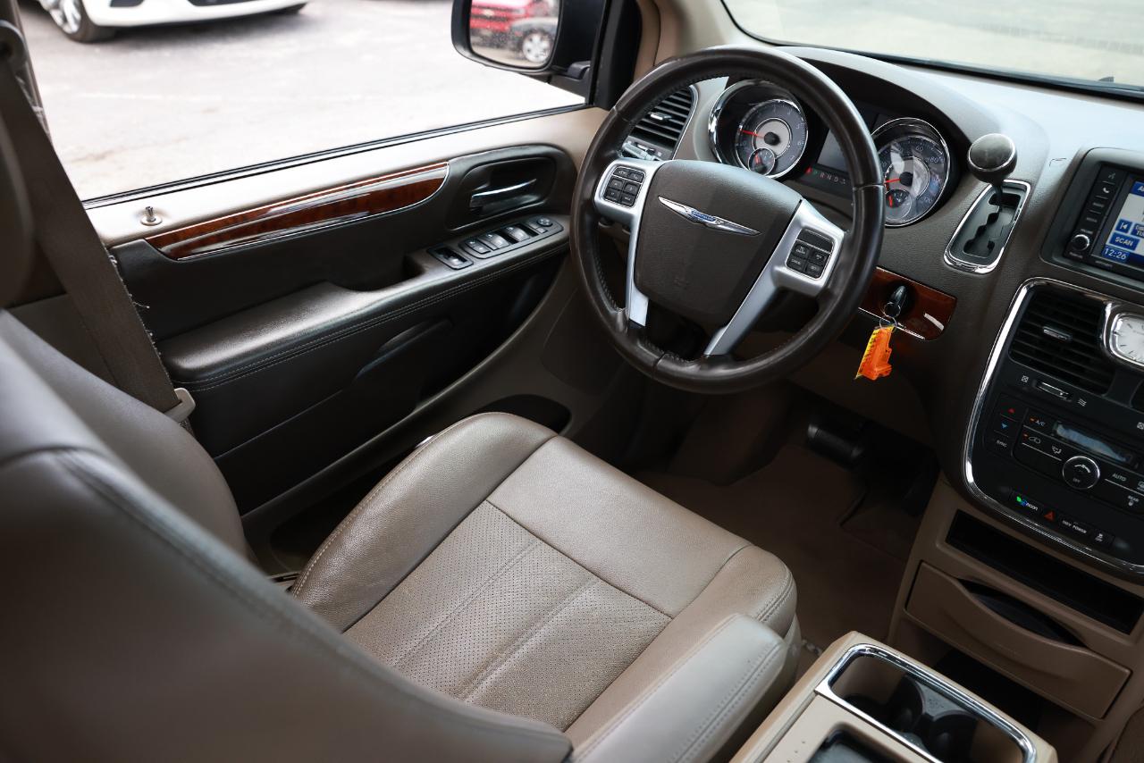 Chrysler Town & Country  2012