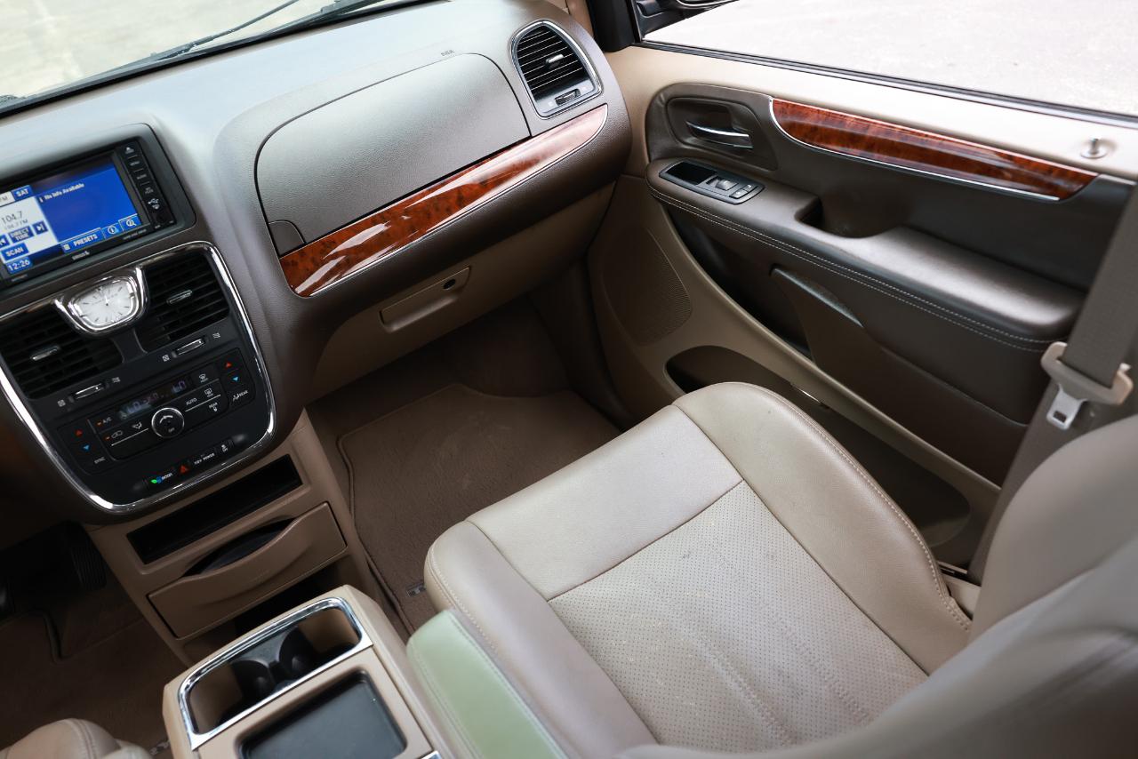 Chrysler Town & Country  2012