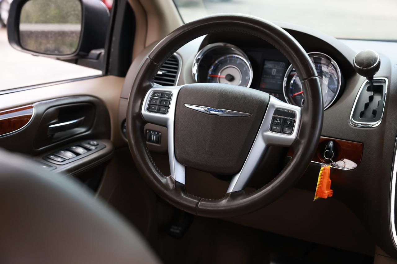 Chrysler Town & Country  2012