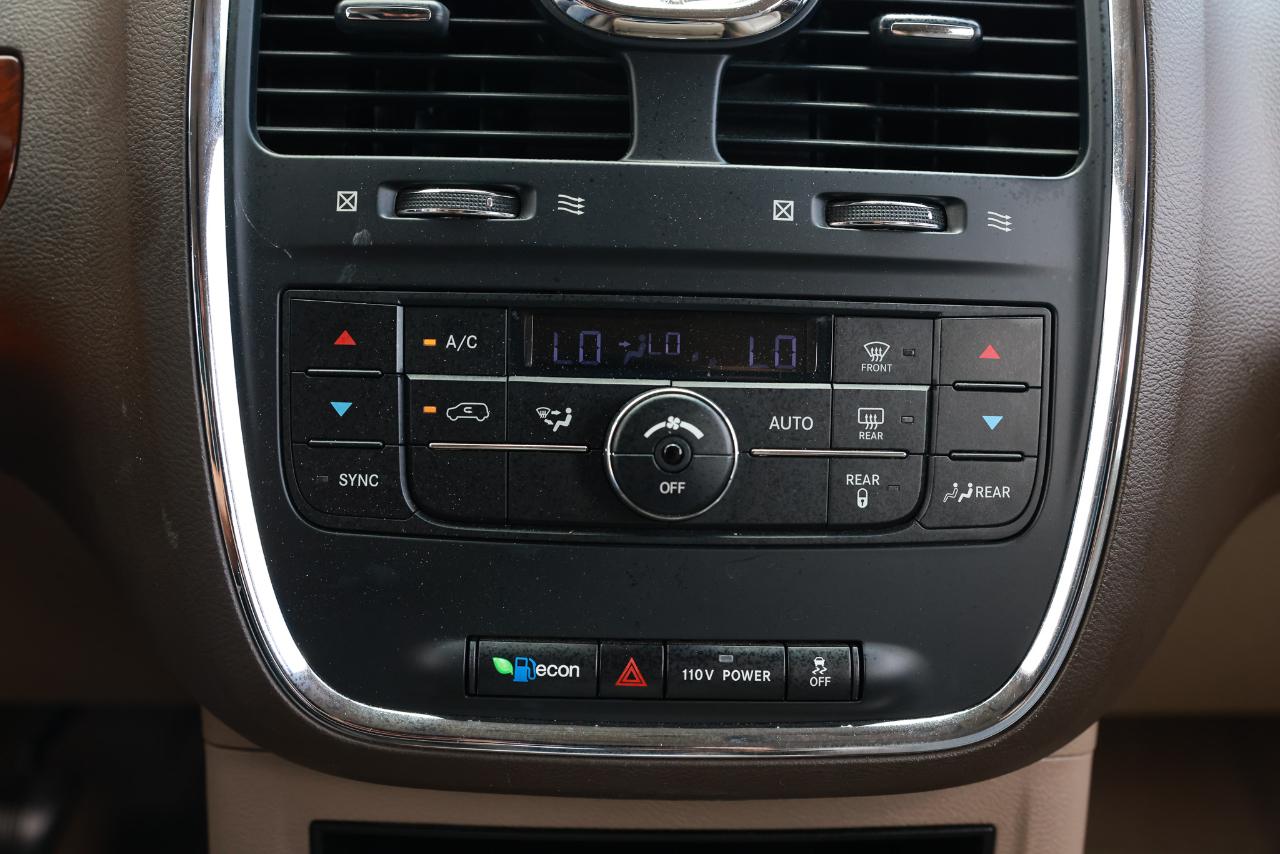 Chrysler Town & Country  2012
