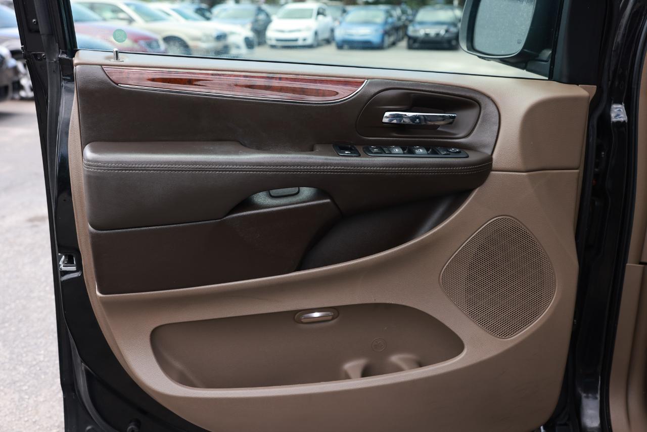 Chrysler Town & Country  2012
