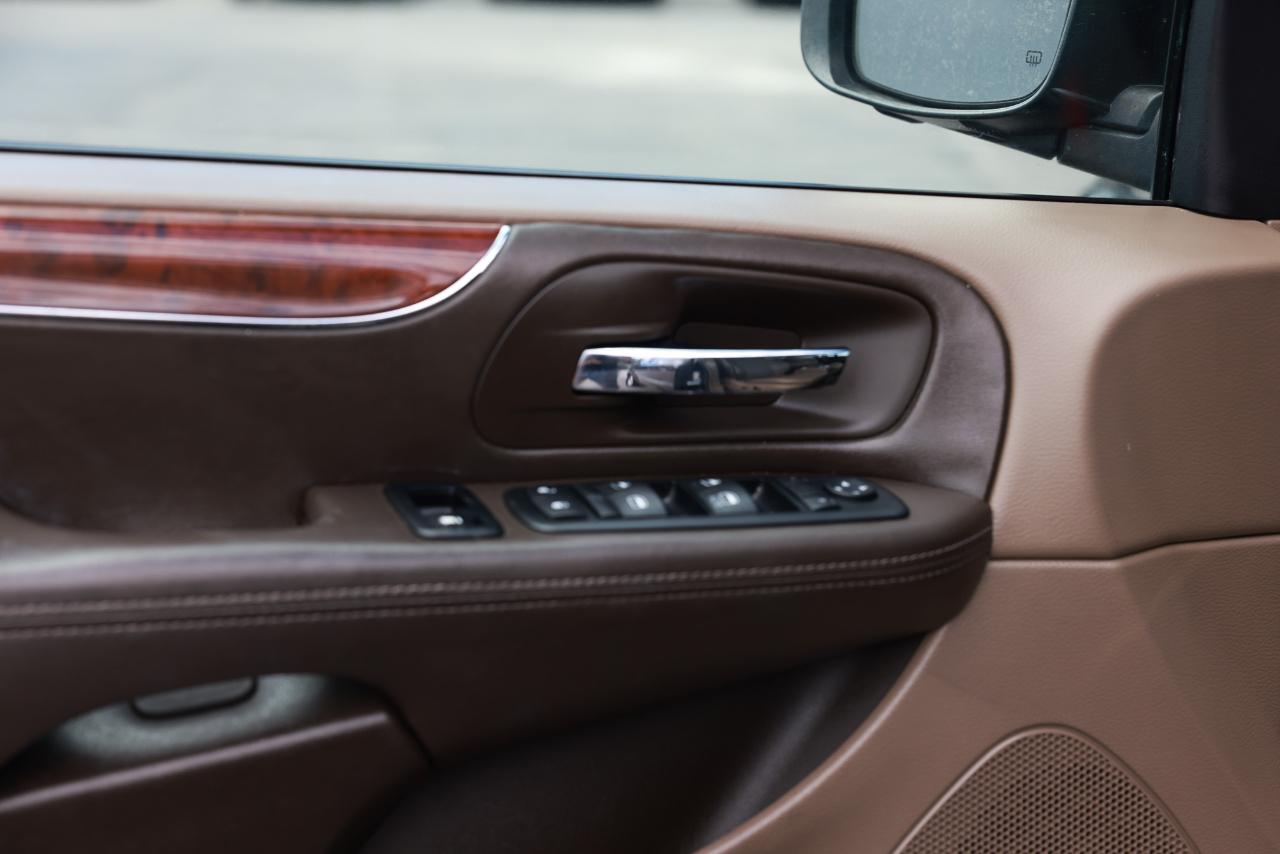 Chrysler Town & Country  2012