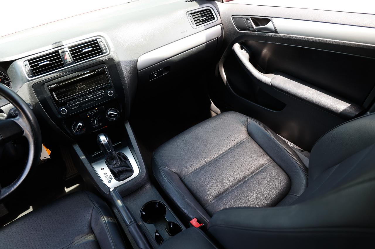 Volkswagen Jetta  2013