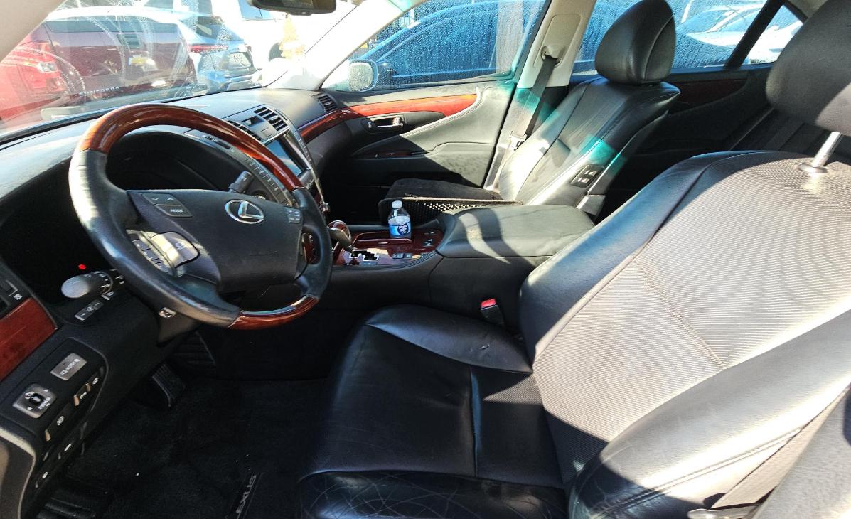 Lexus LS 460  2008