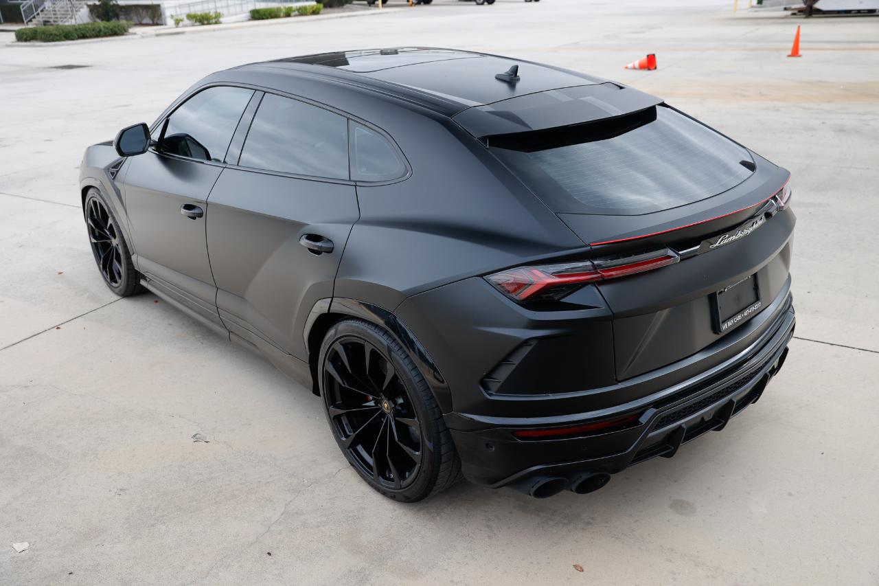 Lamborghini Urus  2020