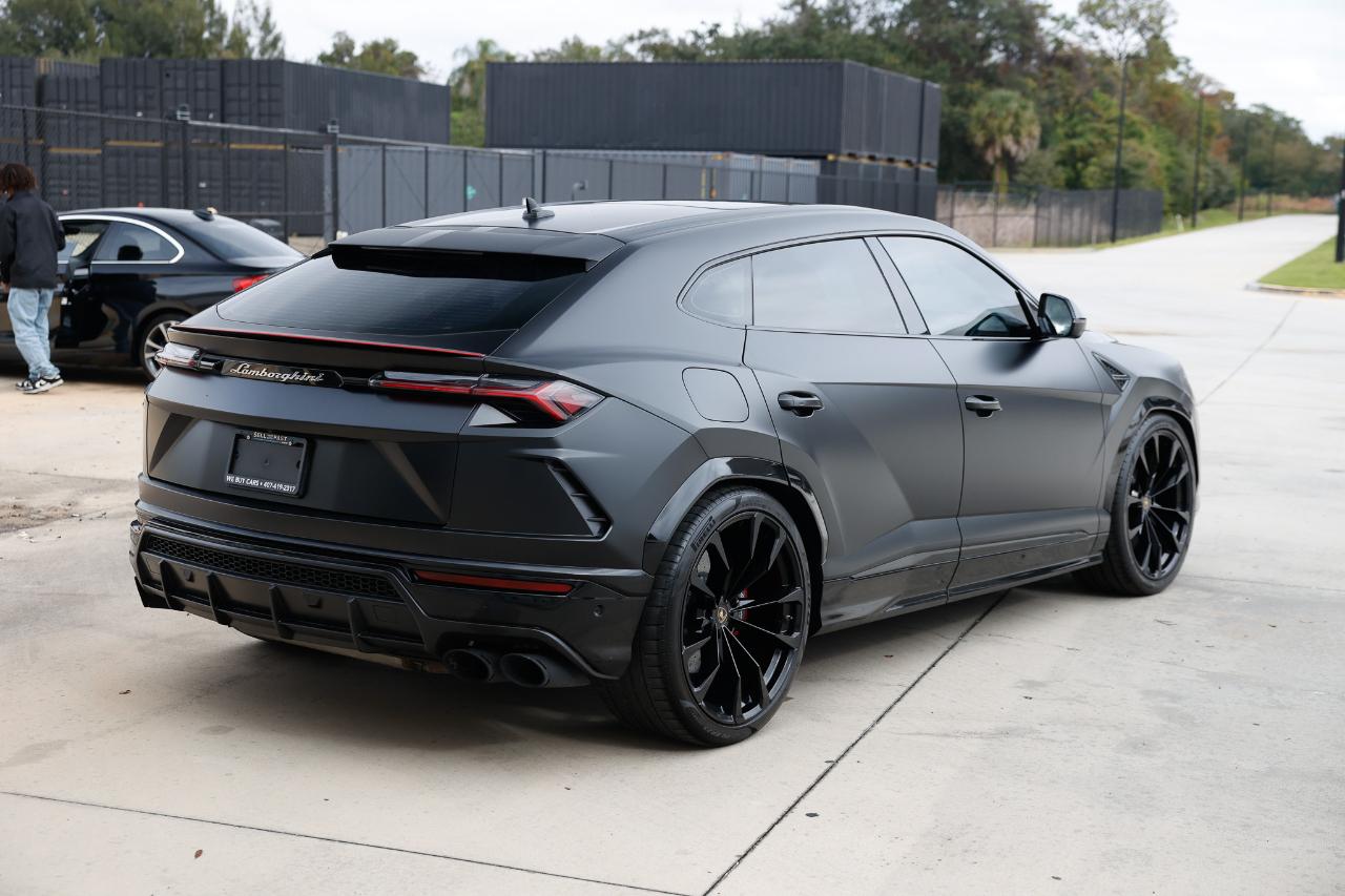 Lamborghini Urus  2020