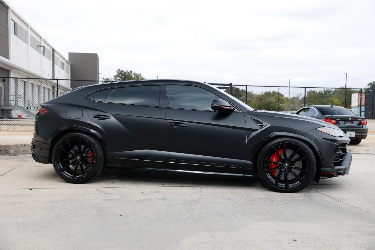 Lamborghini Urus  2020