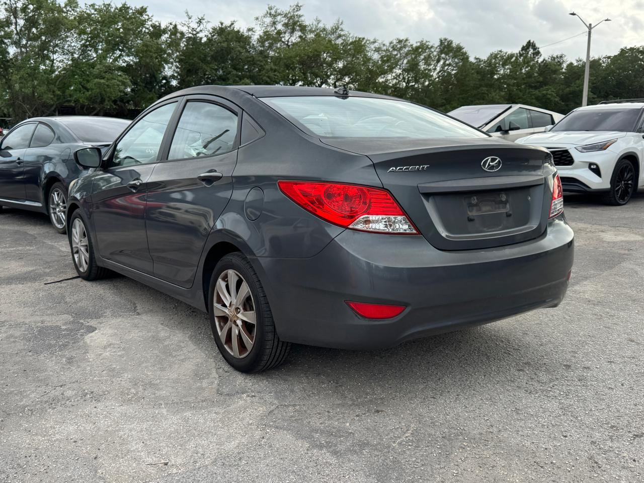 Hyundai Accent  2012