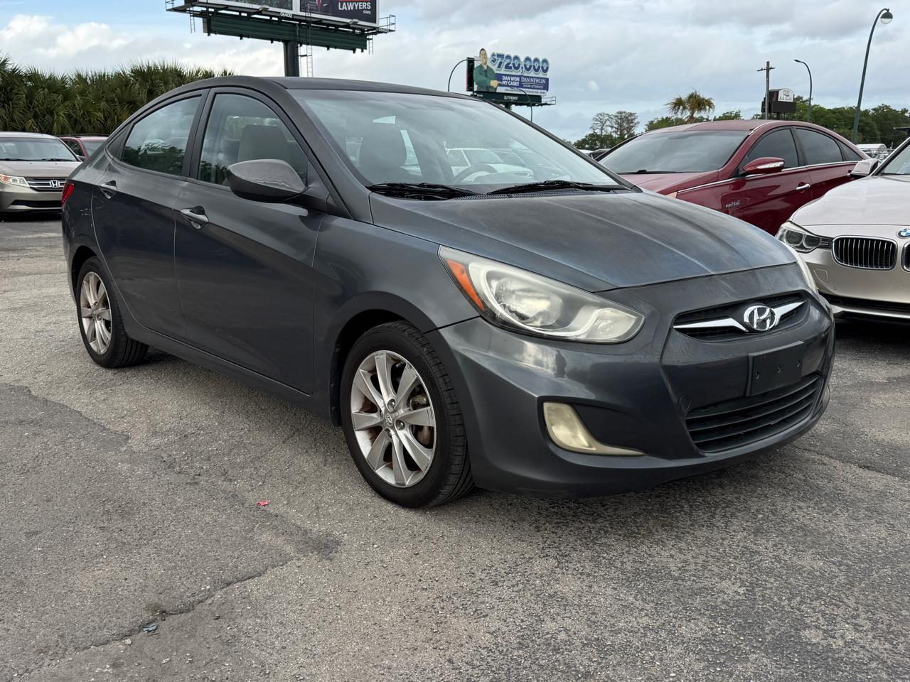 Hyundai Accent  2012