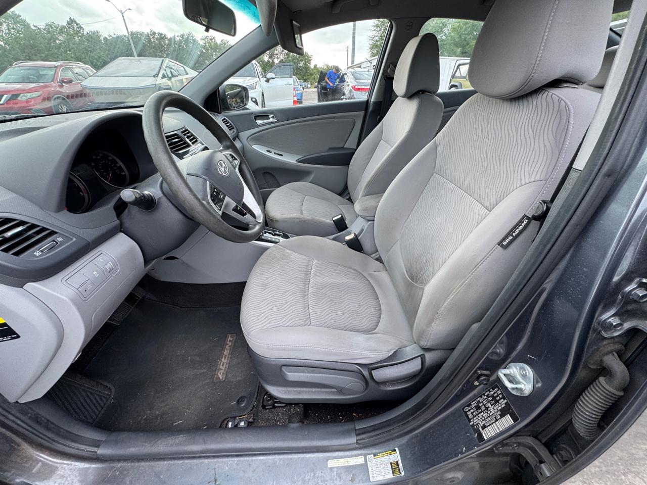 Hyundai Accent  2012