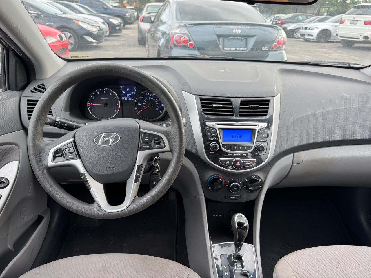 Hyundai Accent  2012