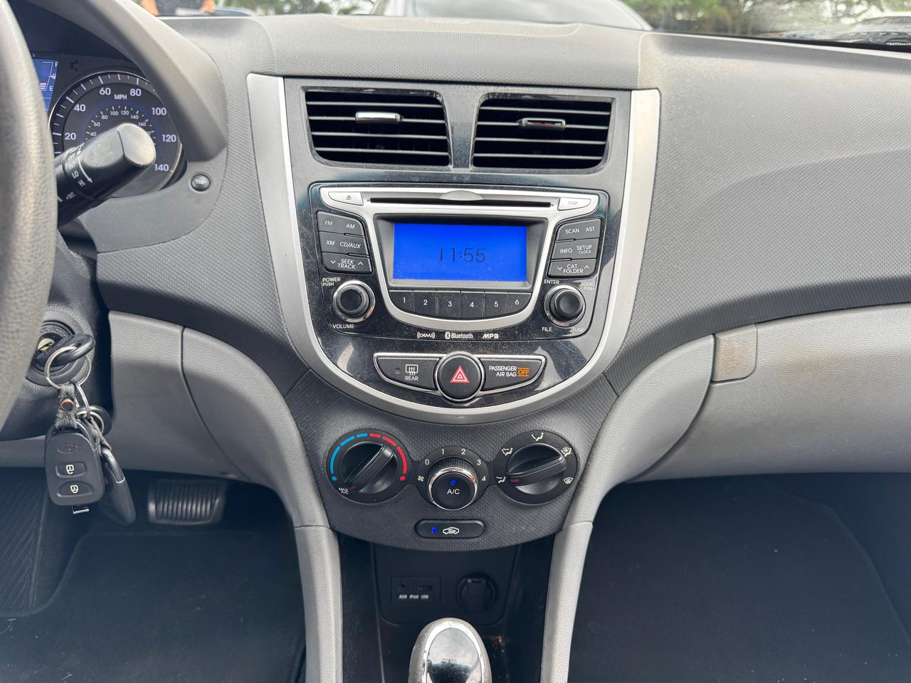 Hyundai Accent  2012