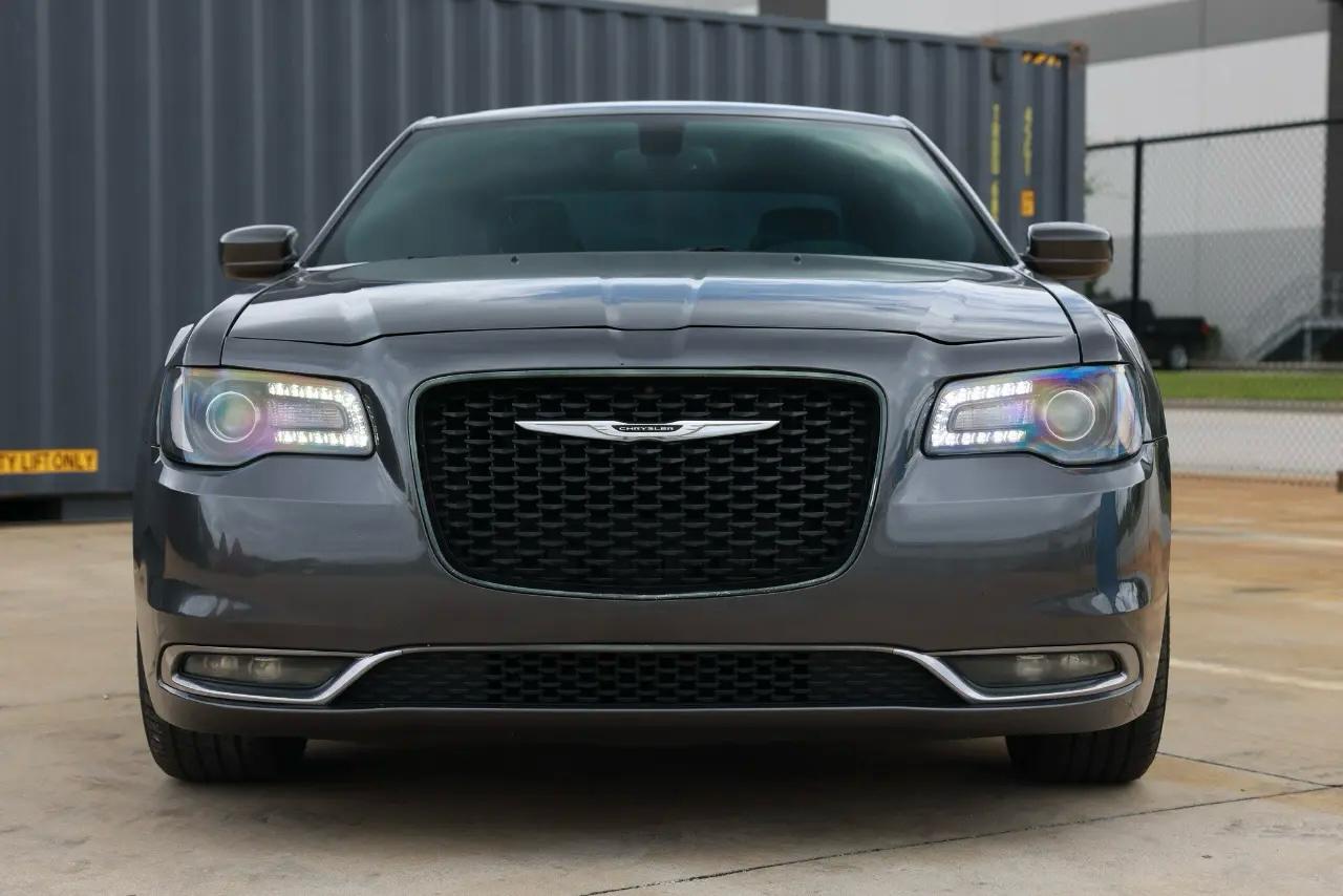 Chrysler 300  2016