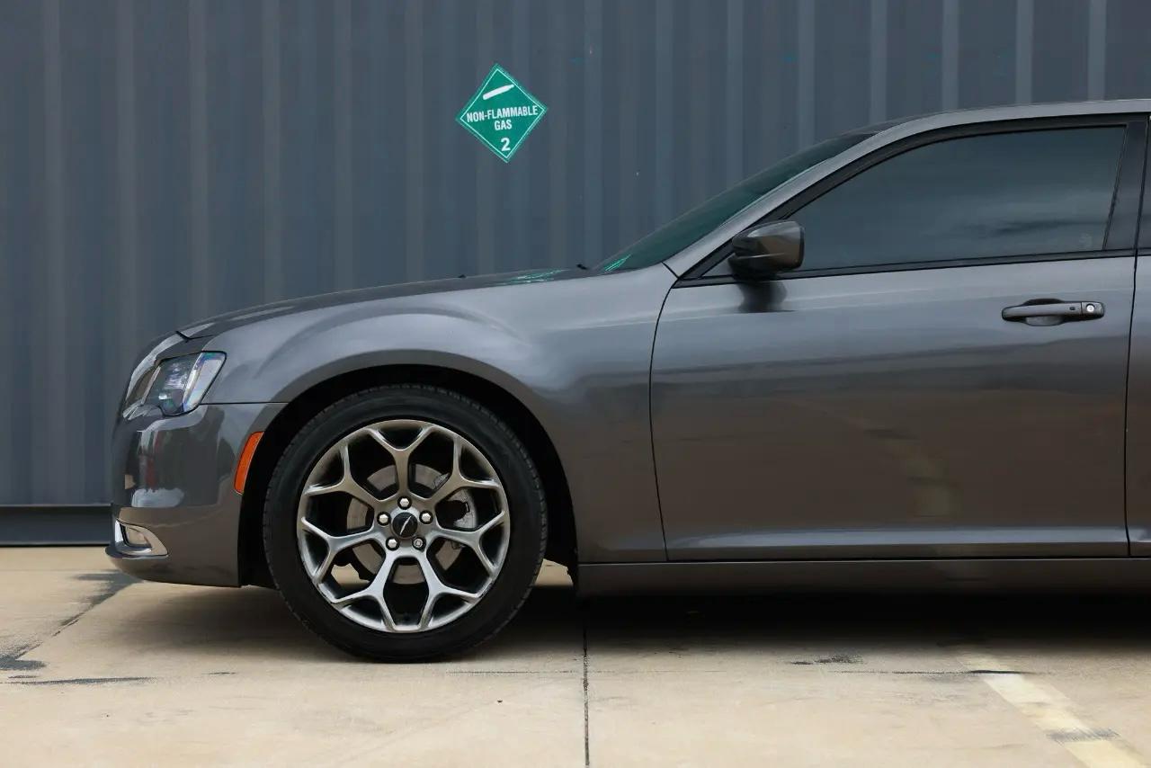 Chrysler 300  2016