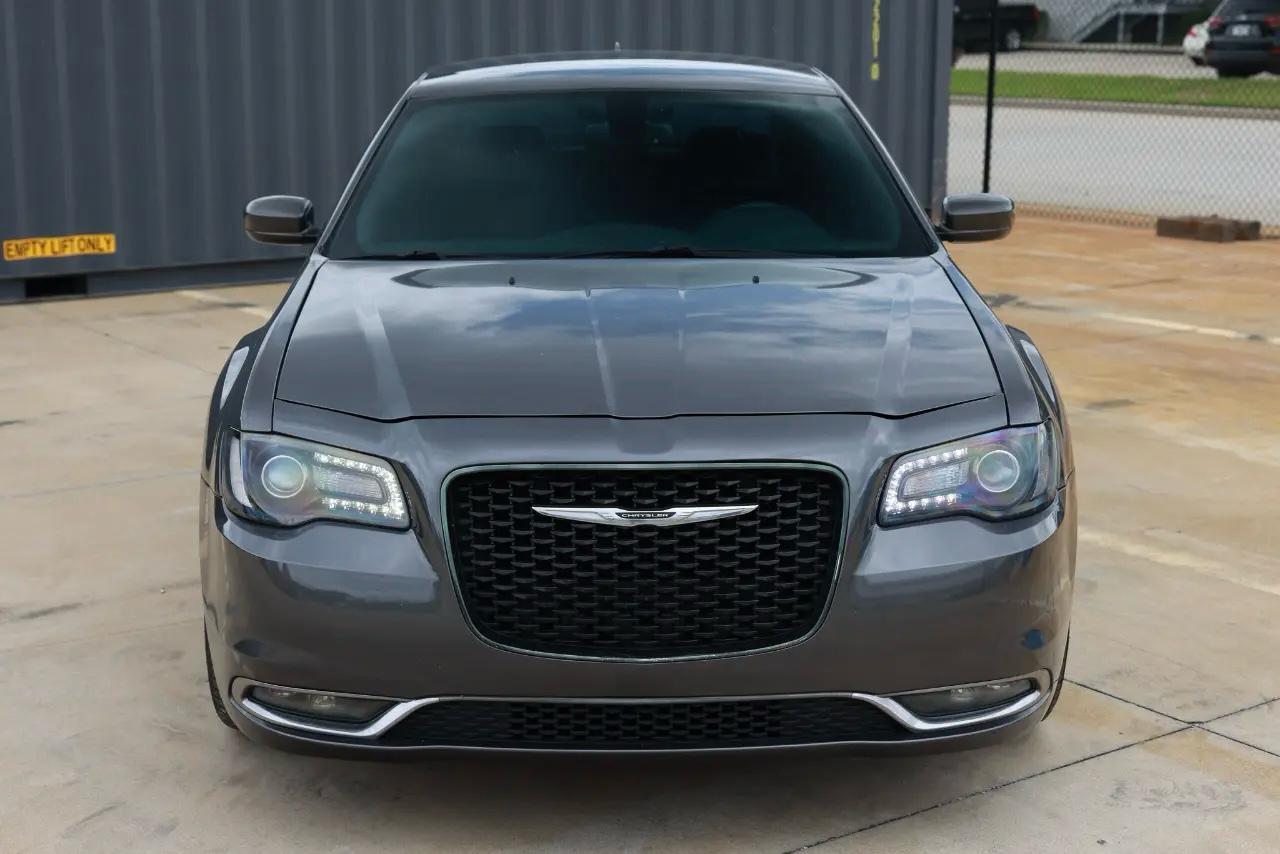 Chrysler 300  2016