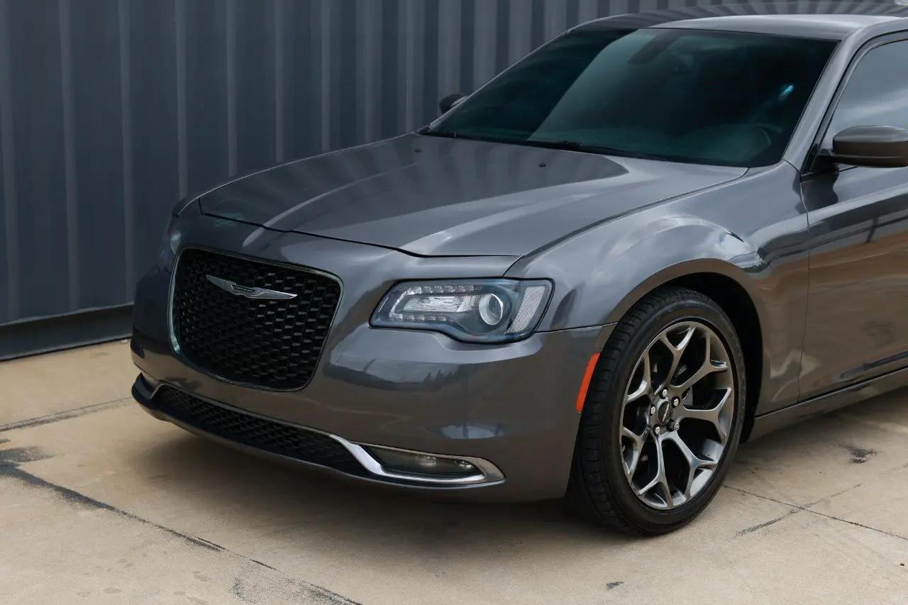 Chrysler 300  2016