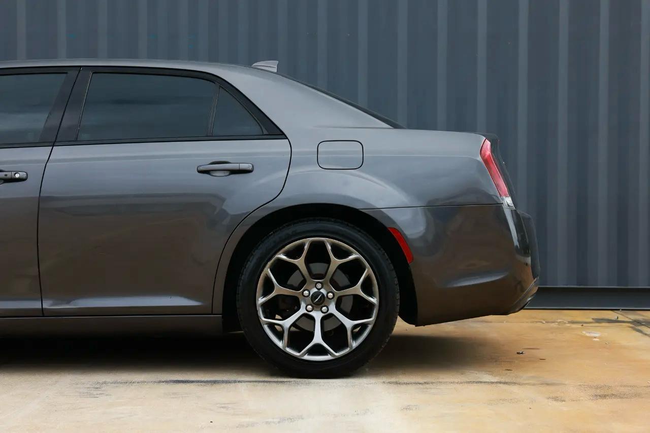 Chrysler 300  2016