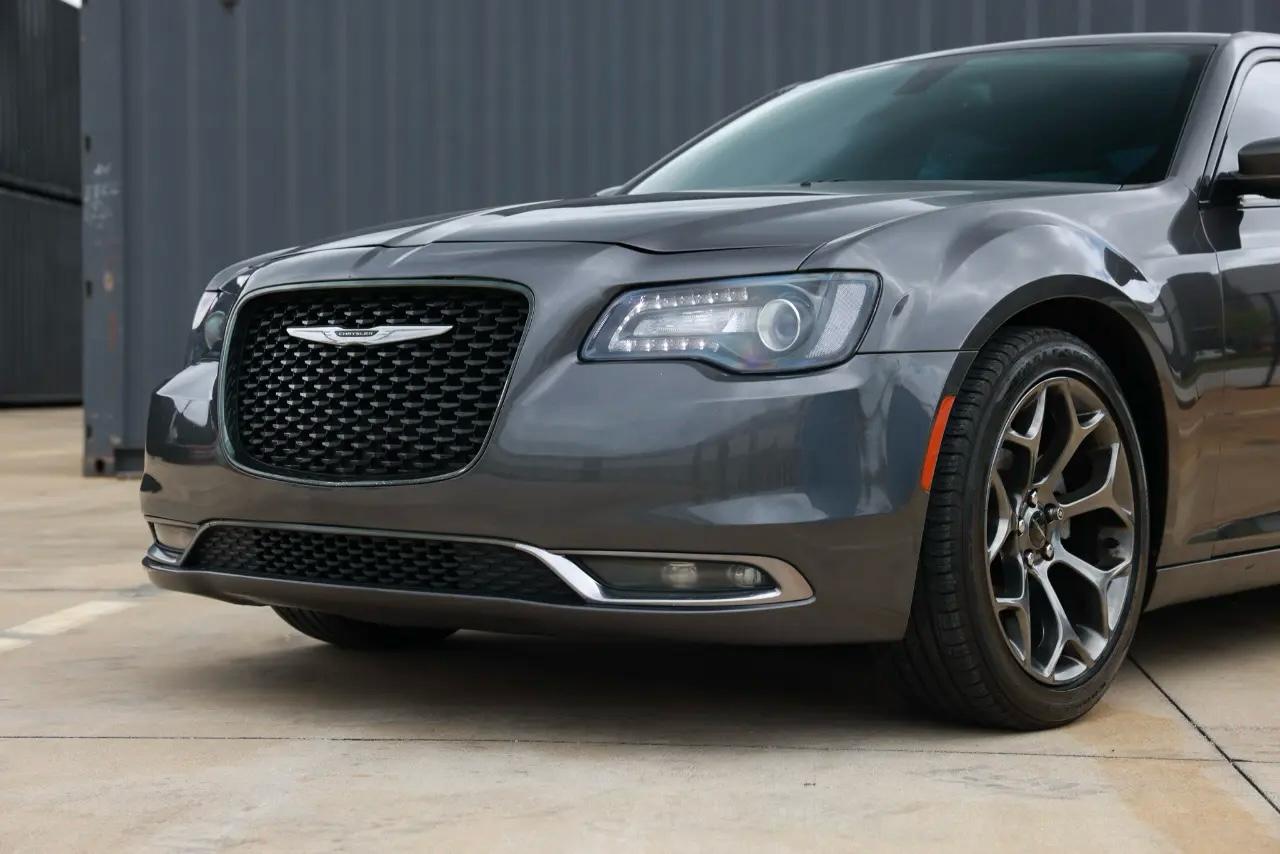 Chrysler 300  2016
