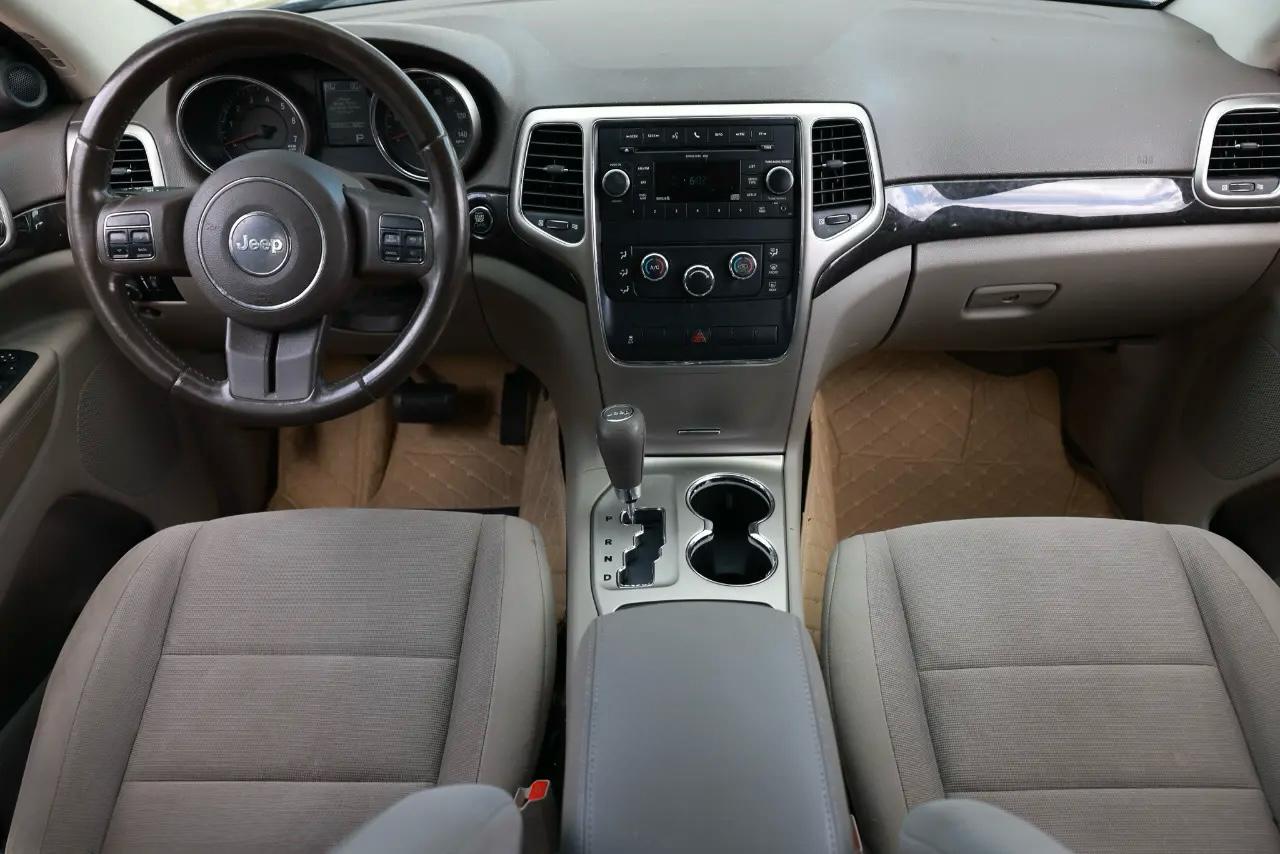 Jeep Grand Cherokee  2011