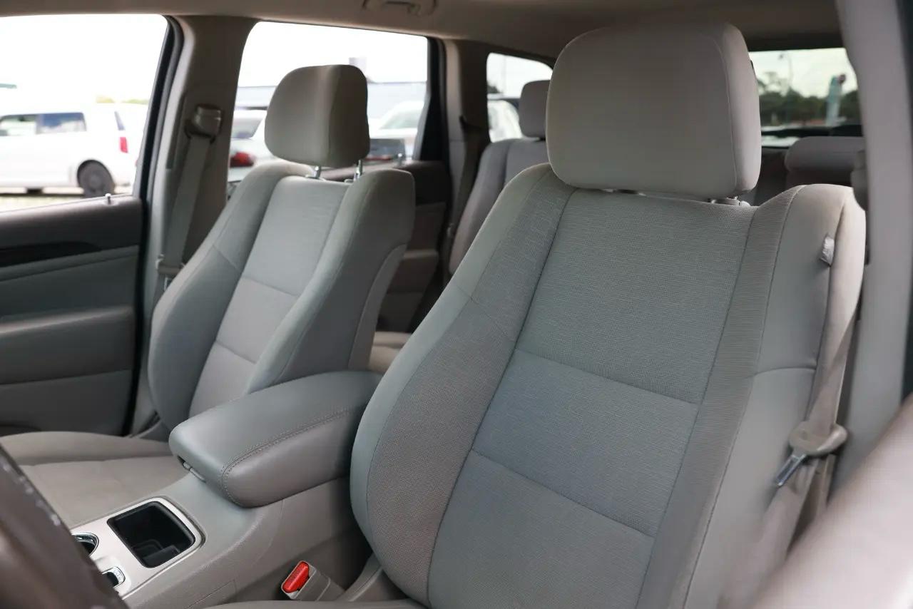 Jeep Grand Cherokee  2011