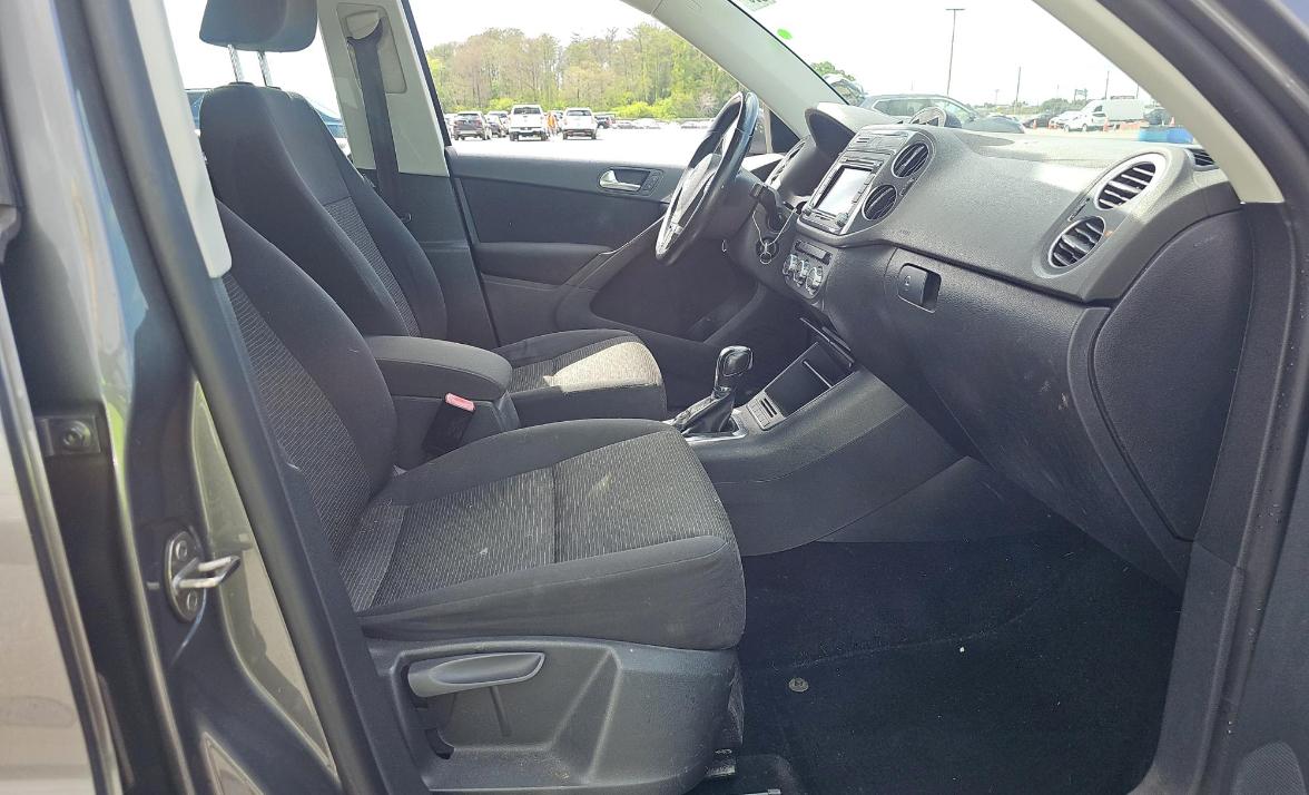 Volkswagen Tiguan  2013