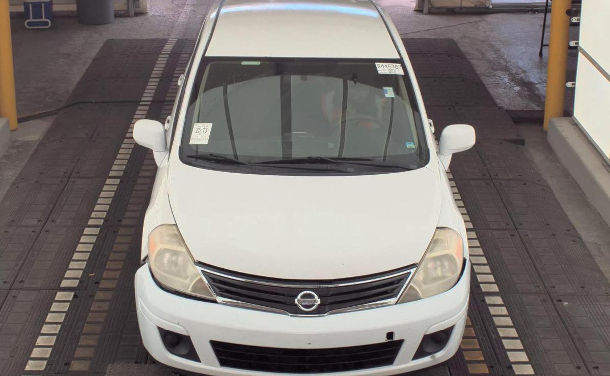 Nissan Versa  2012