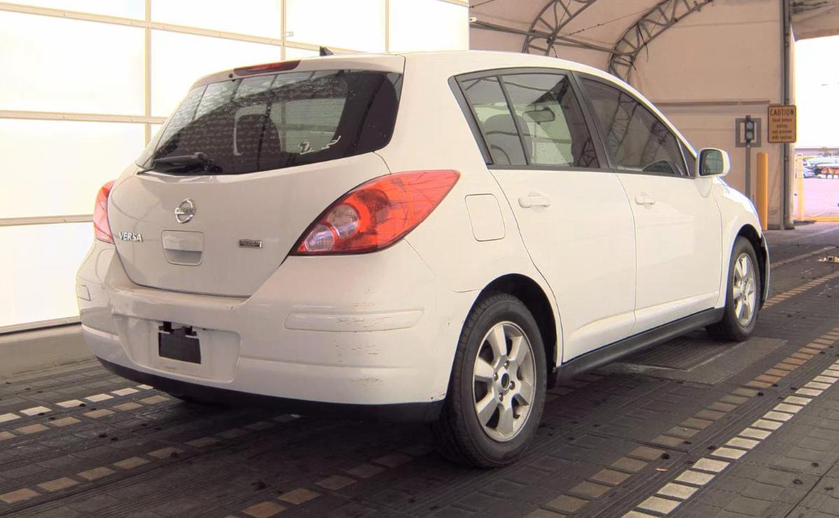 Nissan Versa  2012