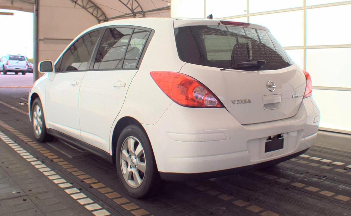 Nissan Versa  2012