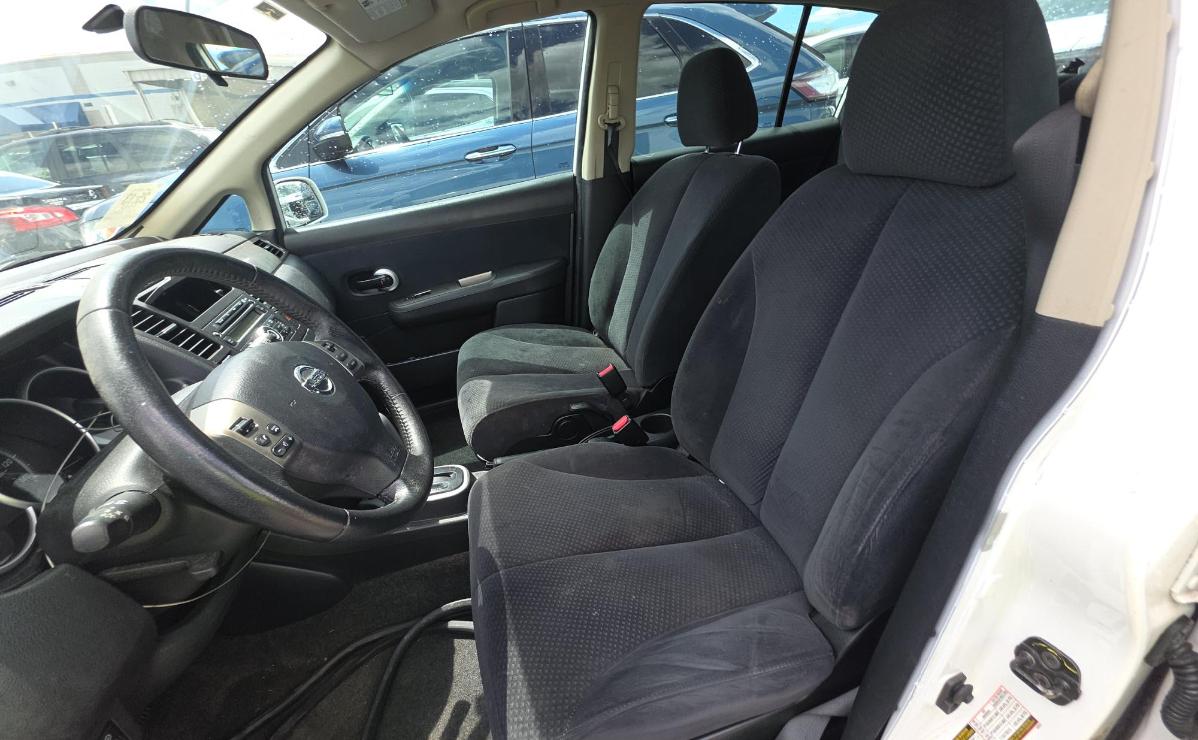Nissan Versa  2012