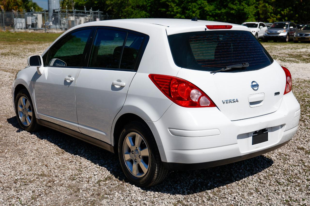 Nissan Versa  2012