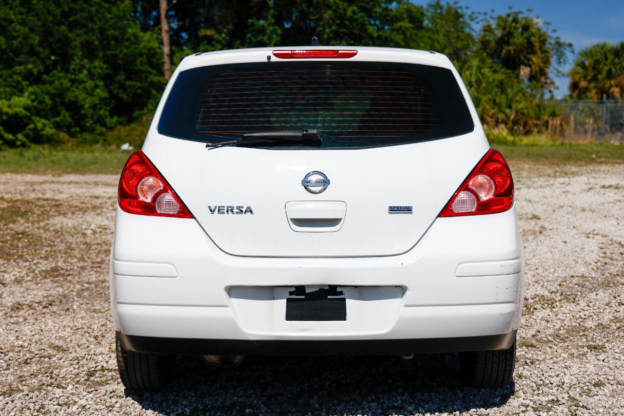 Nissan Versa  2012