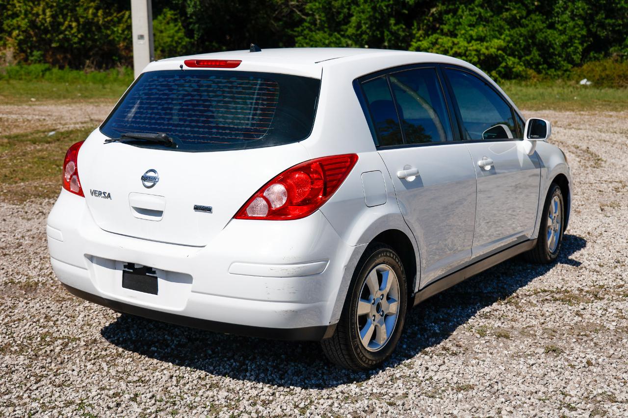 Nissan Versa  2012