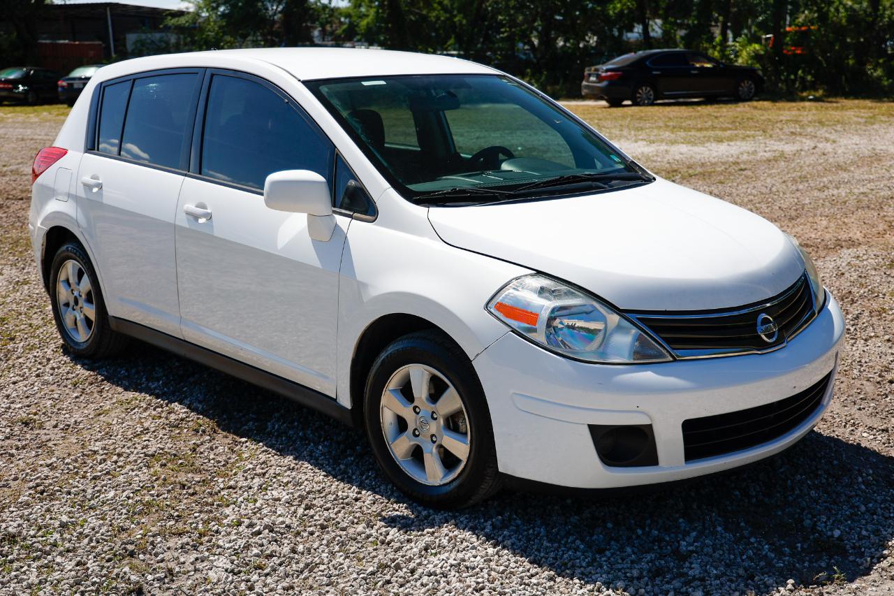 Nissan Versa  2012