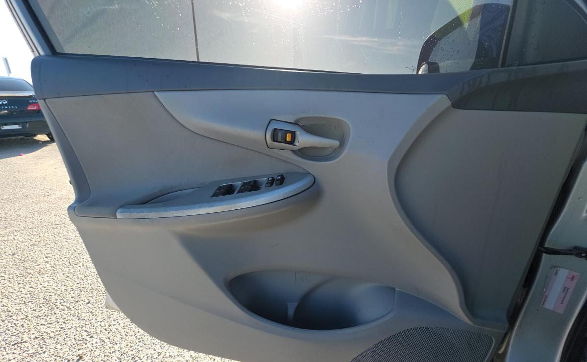 Toyota Corolla  2010