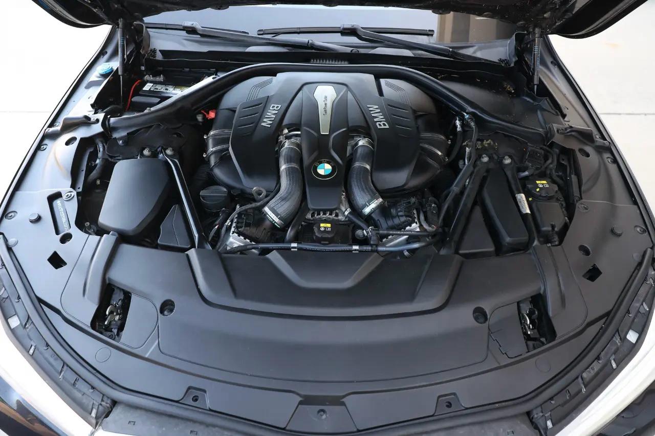 BMW 750i xDrive  2016