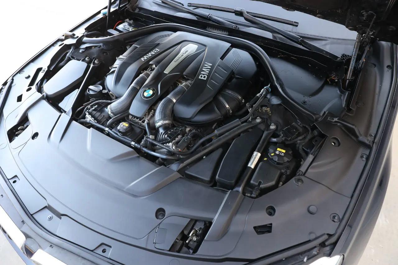 BMW 750i xDrive  2016