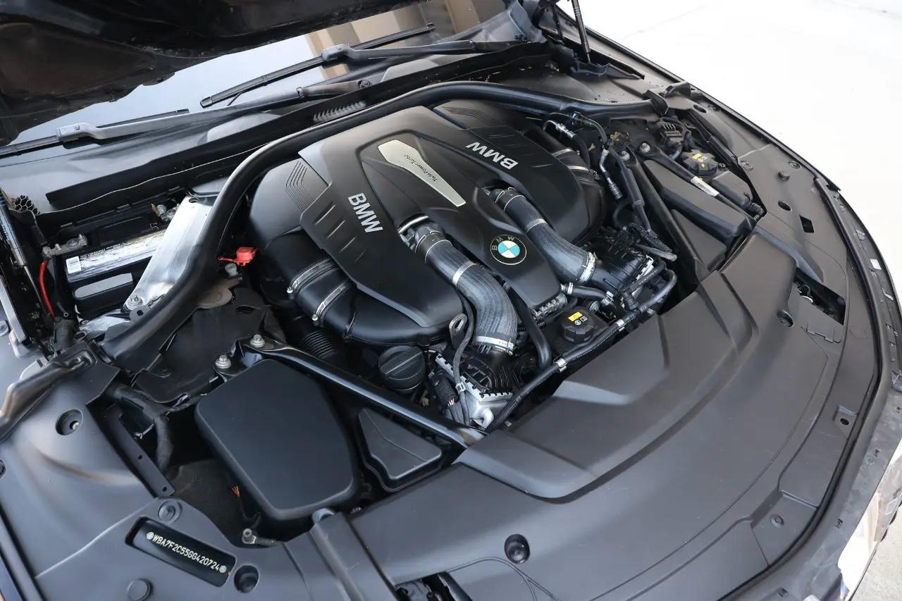 BMW 750i xDrive  2016