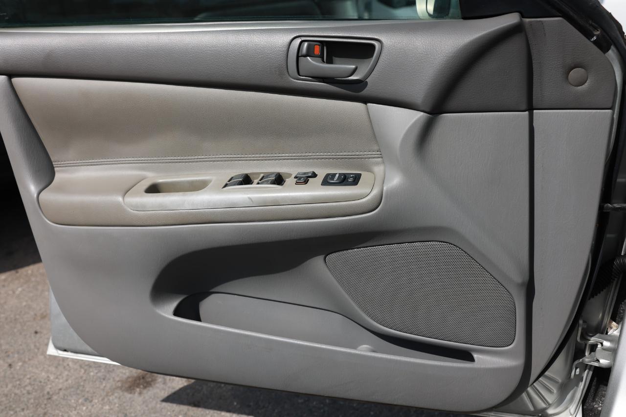 Toyota Camry  2004