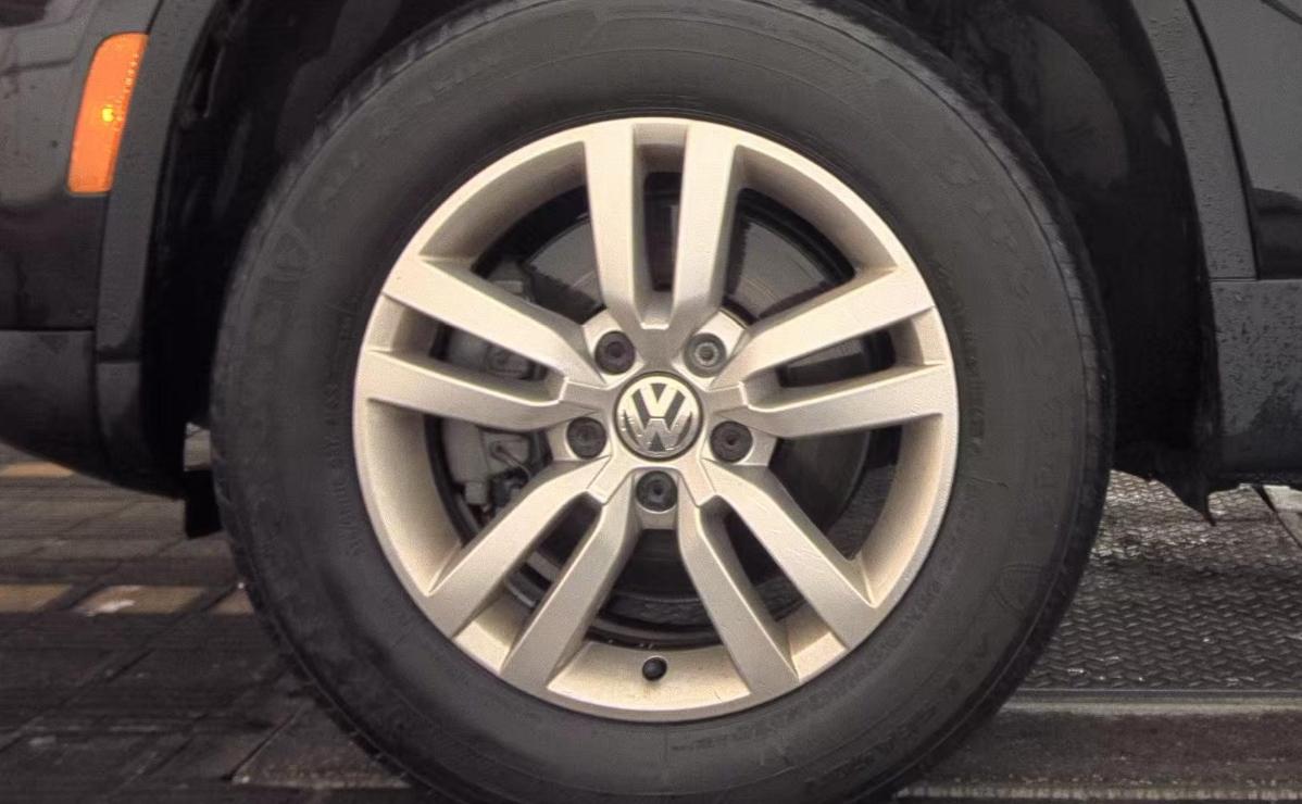 Volkswagen Tiguan  2016