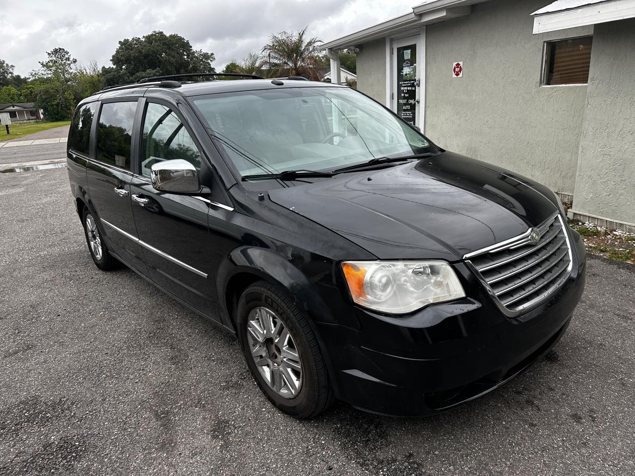 Chrysler Town & Country Limited 2010