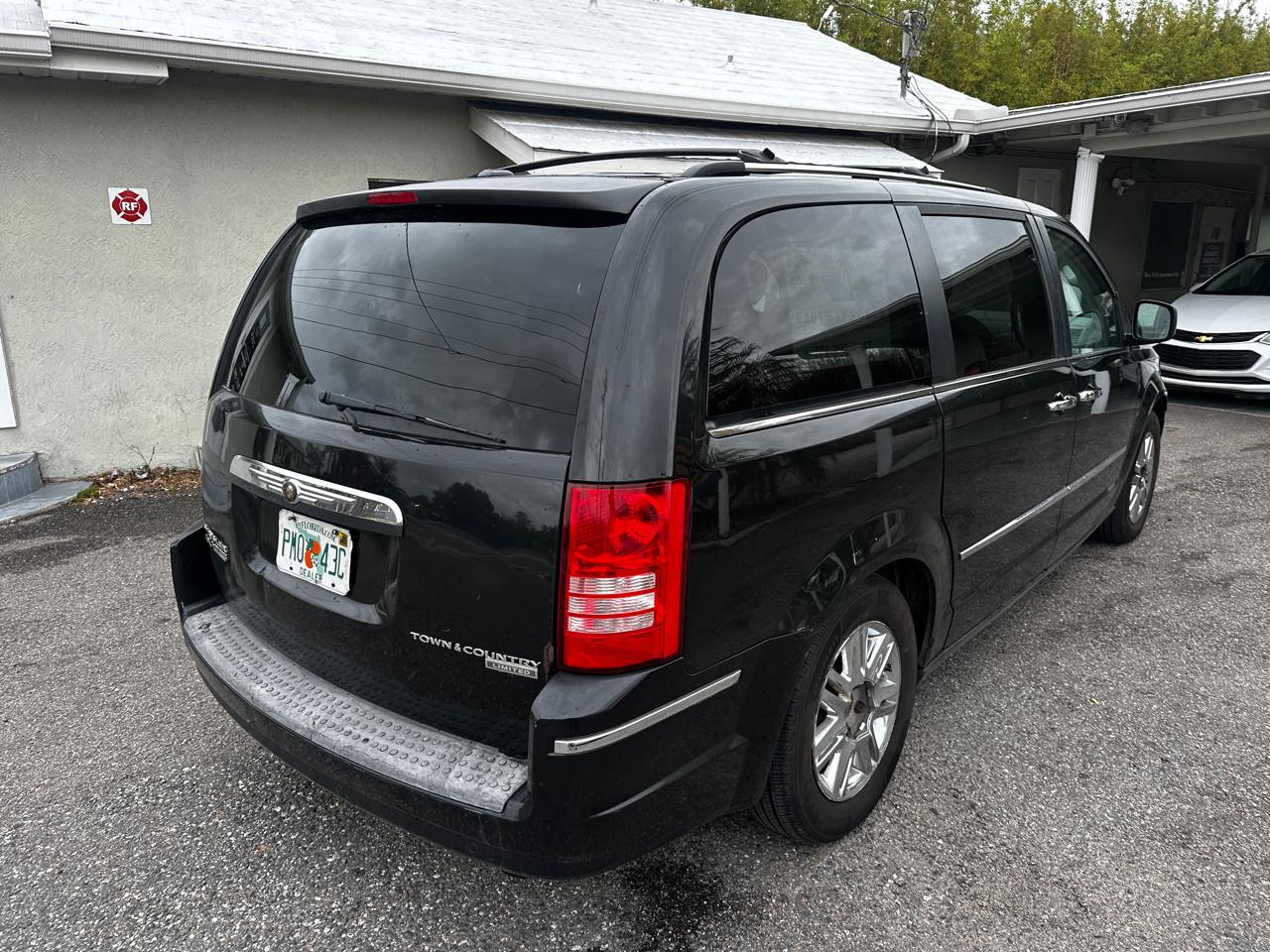 Chrysler Town & Country Limited 2010