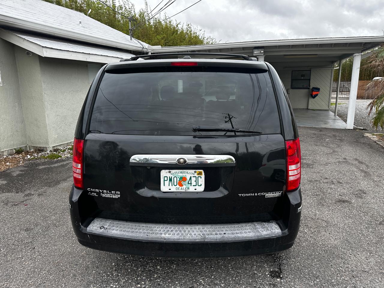 Chrysler Town & Country Limited 2010