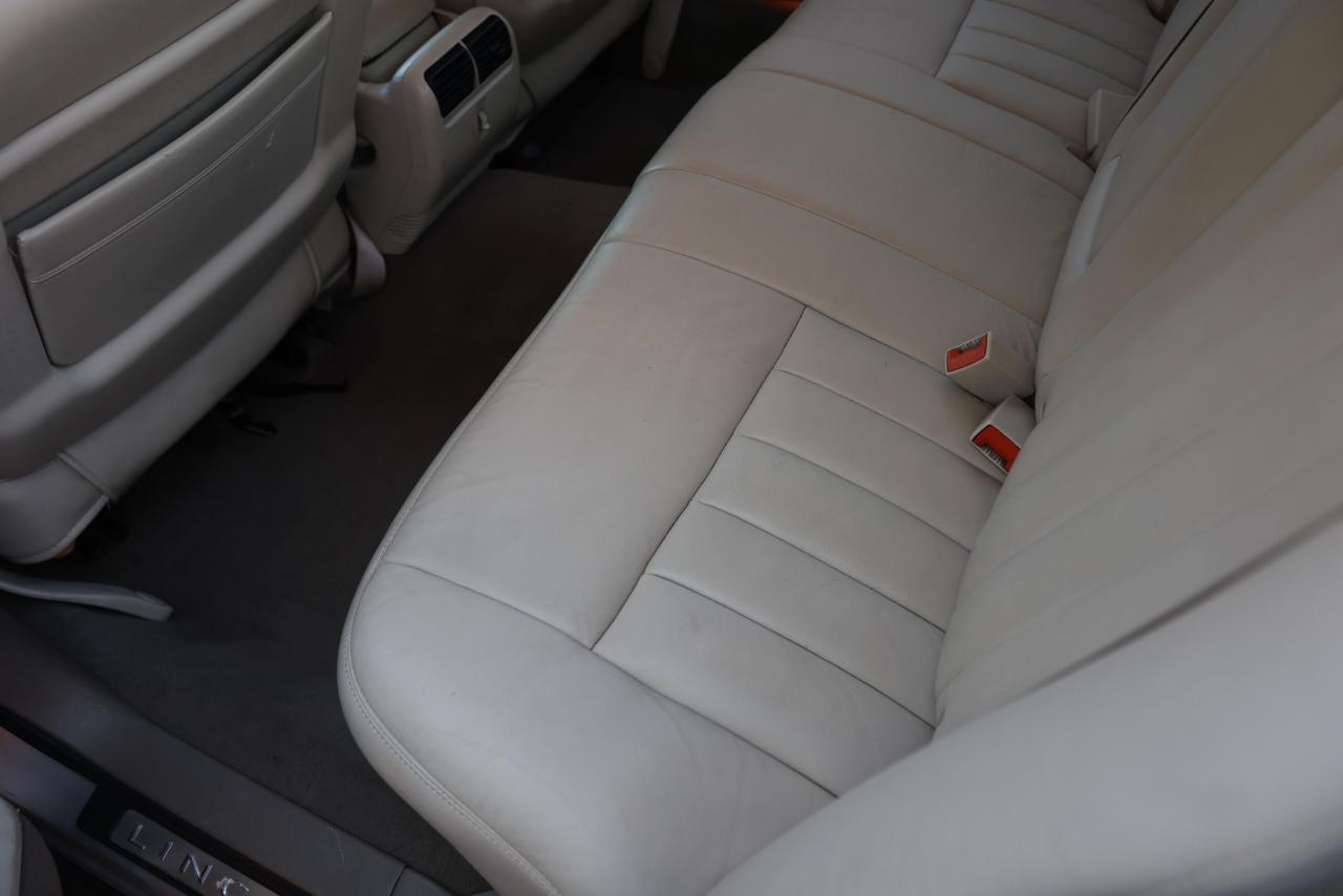 Lincoln Town Car  2003