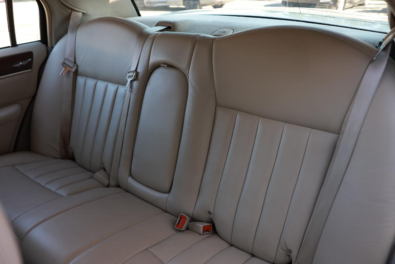 Lincoln Town Car  2003