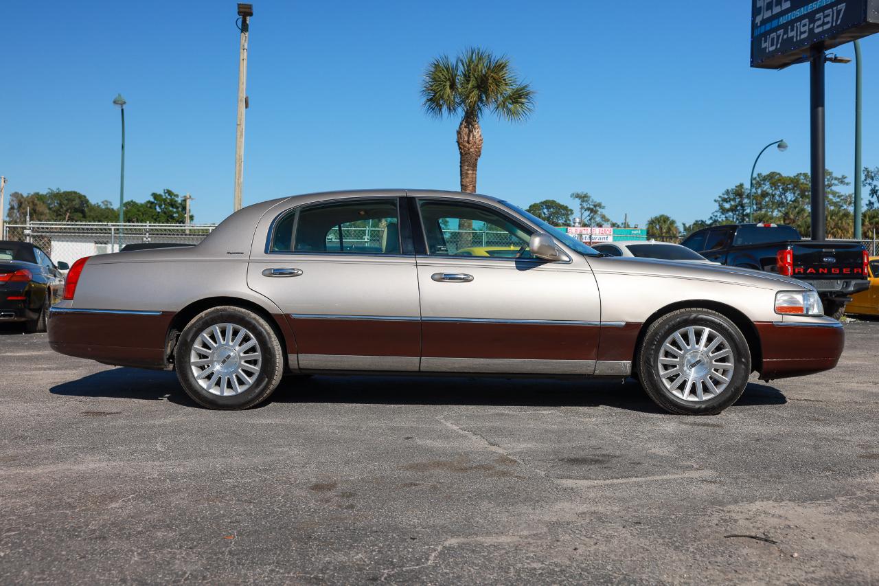Lincoln Town Car  2003