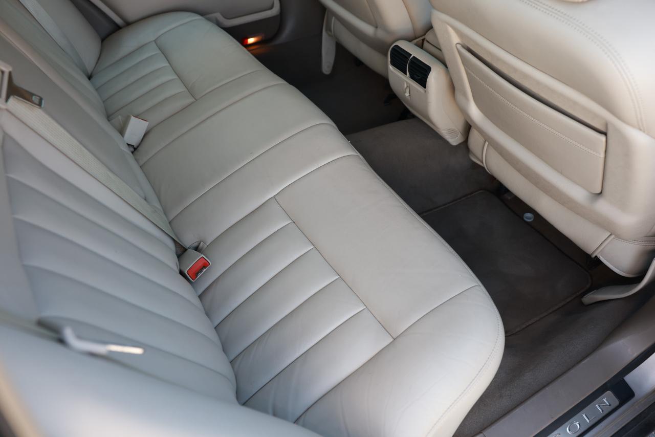 Lincoln Town Car  2003