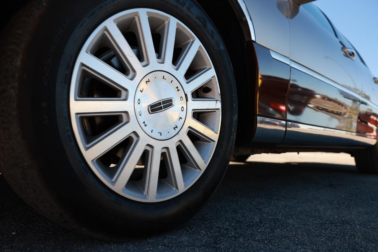 Lincoln Town Car  2003