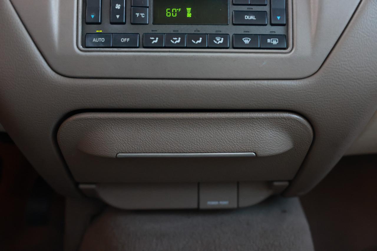 Lincoln Town Car  2003