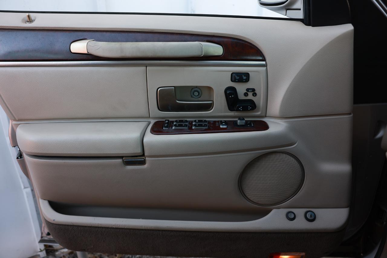 Lincoln Town Car  2003