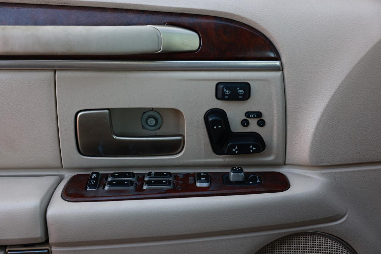 Lincoln Town Car  2003